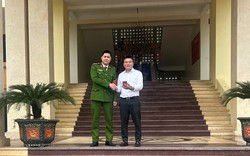 Tài khoản đột ngột có giao dịch 100 triệu đồng vào đúng 3 giờ chiều: Công an xã truy tìm thanh niên SN 2004