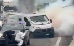 “Dựng rào lửa” phong tỏa quốc lộ rồi nổ súng cướp xe chở tiền ở Ý