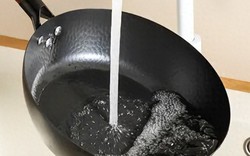 Tại sao không nên tráng chảo bằng nước ngay sau khi nấu xong? Nghe đầu bếp giải thích, tôi mới giật mình vì bao năm làm sai