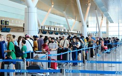 Khách qua sân bay Tân Sơn Nhất ngày 24 tháng Chạp vượt mọi dự báo
