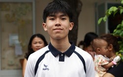 Tay vợt trẻ Tống Nhật Minh gây sốt khi đấu giá vợt pickleball được trăm triệu, giúp các bệnh nhi nghèo ăn Tết ấm áp