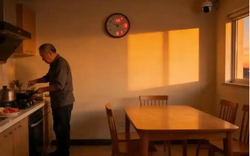 Bố chồng ngày nào cũng đến nấu cơm dù buổi tối không có ai, con dâu nghi ngờ cho đến khi xem lại camera