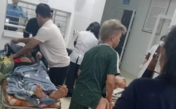 Dựng nêu đón Tết, 3 người bị điện giật nguy kịch