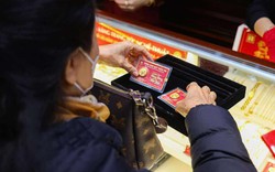 Giá vàng hôm nay 13/2: Lao dốc, mất ngưỡng 5.000 USD/ounce