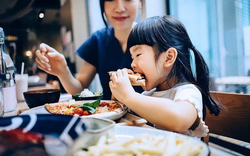 Trẻ sau này có thành đạt hay không, nhìn cách ăn uống cũng có thể đoán ra: Tuyệt đối đừng xem nhẹ!