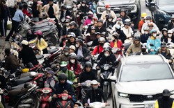 Biển người “chôn chân” trên phố thời trang Phạm Ngọc Thạch ngày làm việc cuối cùng trước Tết