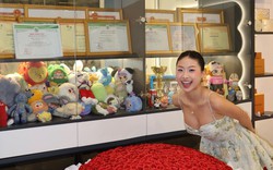 Màn "flex" đỉnh cao của Louis Phạm: Vừa khéo khoe hoa bạn trai Việt kiều tặng, vừa khẳng định đẳng cấp bằng loạt huy chương