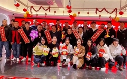 Ông chủ than nghèo, hủy thưởng Tết, 5 nhân viên bức xúc nghỉ việc: Ngày làm việc cuối cùng những người ở lại nhận 1 tin nhắn mà ngỡ ngàng