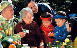 Trong các buổi tụ họp Tết, bố mẹ chớ "vui miệng" mà nói 4 điều này về con cái, bằng không Tết mất vui!