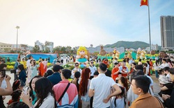 Đổ xô check-in linh vật ngựa “mặt cộc” gây bão mạng ở phố biển Quy Nhơn