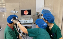 Ninh Bình: Bé 3 tuổi uống nhầm axit trong lúc bố mẹ mải mê dọn nhà đón Tết, bác sĩ thăm khám nhìn thực trạng không khỏi xót xa