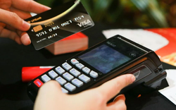 Ngân hàng lớn thông báo khẩn: Khách hàng kiểm tra ngay chip trên thẻ có các dấu hiệu sau hay không