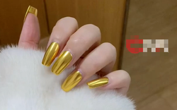 Mẫu nail chơi Tết gây chấn động: Cô gái làm bộ móng bằng vàng giá 100 triệu khiến dân mạng đòi đến quét vụn móng tay