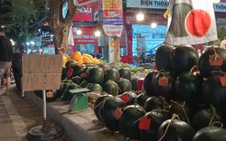 Tối 28 Tết, dưa hấu ở Cần Thơ “xả hàng” còn 8.000 đồng/kg