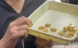 Mang túi vàng đến tiệm, người phụ nữ sốc khi biết "bí mật" đằng sau