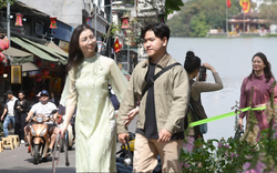 Hà Nội chiều 29 Tết: Khác lạ đến bất ngờ trước giờ khép lại năm cũ