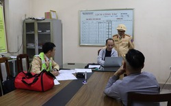 Người đàn ông lén lút trộm chiếc xe của mình ở chốt CSGT