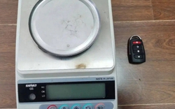 Khách mang 28,29g vàng đi bán, thấy chủ tiệm vàng cân lại chỉ được 22,44g liền báo cảnh sát, vạch trần hành vi trục lợi 127 triệu đồng