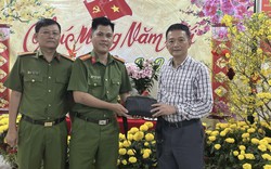 Mất giỏ xách chứa hơn 200 triệu đồng và 6.800 USD đúng đêm Giao thừa, người đàn ông vỡ òa sau 120 phút tìm lại đầy đủ