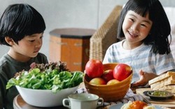 Trẻ nhỏ ăn Tết theo người lớn: Hệ tiêu hóa "lãnh đủ" sau những bữa vui quá đà