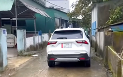 Công an vào cuộc vụ tài xế đỗ xe 'khóa đuôi', thách thức 'đỗ đến mai'
