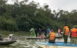 Nóng: Lật đò chở cả gia đình 7 người trên sông Gianh, 2 người chết, 2 người mất tích