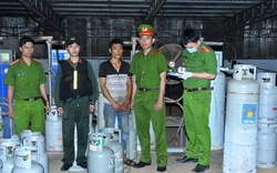 Đồng loạt khám xét 10 địa điểm trong chuyên án lớn, bắt 16 đối tượng, thu hàng trăm tấn tang vật