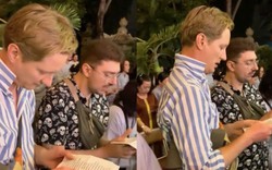 Dân mạng cười xỉu khi xem clip du khách Tây đến chùa đọc kinh làu làu