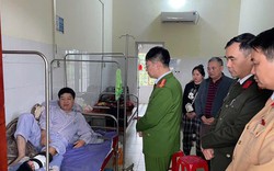 Thiếu tá công an bị kẹt tay, phải đu người theo xe ô tô của “ma men”