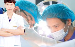 BS. Hoàng Văn Khanh - người gom nhặt hy vọng, giữ lại những mùa xuân muộn cho đời: Phía sau chiếc áo Blouse là trái tim không nỡ buông tay