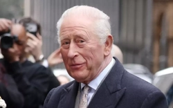 Vua Charles đi xem thời trang