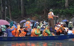 Lái đò vòi tiền, nói lời thô tục với du khách chùa Hương