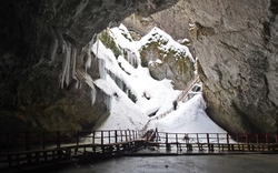 Một thứ bí ẩn bị "phong ấn" trong hang băng 5.000 năm vừa được giải phóng, có thể tạo ra phép màu cho nhân loại