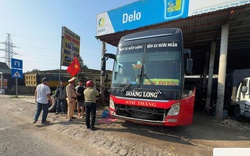 Hành khách vật vờ dưới nắng vì xe khách hỏng, người nhà cầu cứu trên Facebook