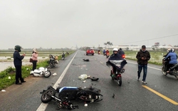 Ô tô va chạm xe máy điện, 2 học sinh tử vong thương tâm