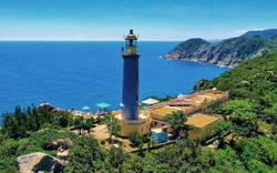 Không phải Phú Quốc, bãi biển hoang sơ này là “viên ngọc ẩn mình”, vừa có núi vừa có suối, ít bị thương mại hóa