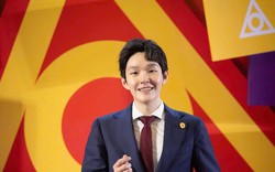 Tỷ phú giàu hơn Donald Trump, CEO Starbucks sau 1 đêm: Thạc sĩ Thanh Hoa, 24 tuổi làm ông chủ tập đoàn dược phẩm lớn nhất châu Á