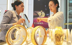 10 năm mua vàng ngày vía Thần Tài, tôi rút ra 8 bài học giúp tuổi 45 không còn lo tiền bạc