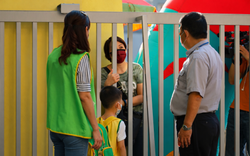 Khi phụ huynh đối đầu với giáo viên, con cái sẽ phải chịu đựng điều gì?