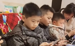 Người mẹ háo hức quay video khoe con, nhưng chỉ một cú lia máy đã phơi bày sự thật gia đình