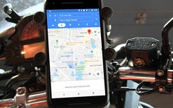 Gắn điện thoại xem Google Maps khi lái xe có bị phạt?