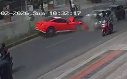 Siêu xe Ferrari trị giá 11,5 tỷ đồng đâm trúng nhiều phương tiện trên phố