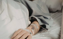 Tử vong sau truyền dịch tại nhà, nghi sốc phản vệ