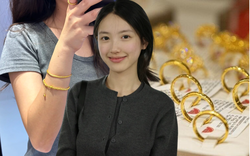 Dân công sở xếp hàng mua vàng ngày vía Thần Tài: Sự ổn định tâm lý khi có vàng chính là "tài lộc"