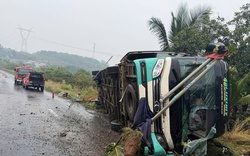 Tai nạn xe khách nghiêm trọng ở Đồng Nai, 3 người thương vong