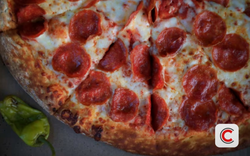 Một chuỗi pizza nổi tiếng phải đóng cửa 300 chi nhánh vì quá khó khăn, hàng chục nhân viên khối văn phòng bị sa thải