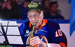 Bí quyết sống thọ của cụ ông 104 tuổi: Gắn bó với 3 món quen thuộc, cái số 1 ở quê mọc um tùm như cỏ