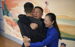 Tìm thấy con trai bị bắt cóc sau 24 năm, người cha để con về với bố mẹ nuôi và từ đó họ không còn liên lạc nữa