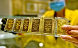 Giá vàng rung lắc dữ dội chưa từng có, chuyên gia cảnh báo nhà đầu tư