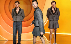 Nam ca sĩ chuyên mặc váy gây tranh cãi, đến khi mặc quần lại khiến dân tình nhớ nhung